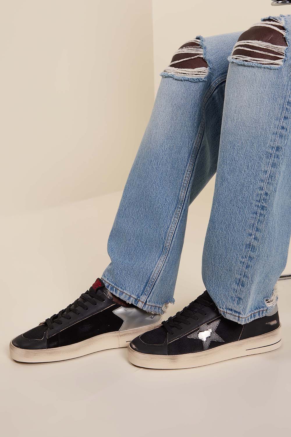 תמונת כל הלוק של נעלי סניקרס סטארדן